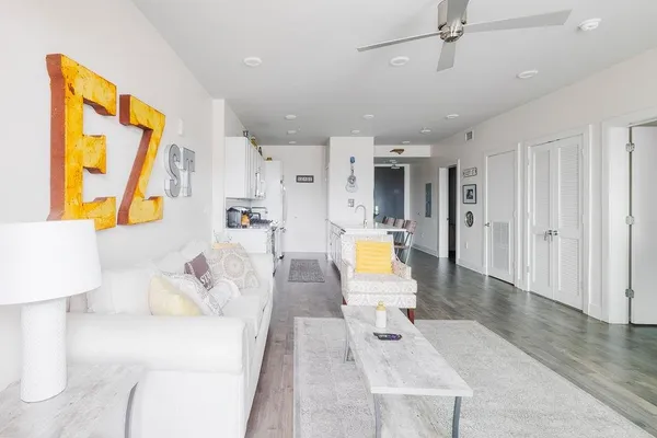 $2,100 | 900 Bartholomew Street, Unit 319, New Orleans, LA 70117
