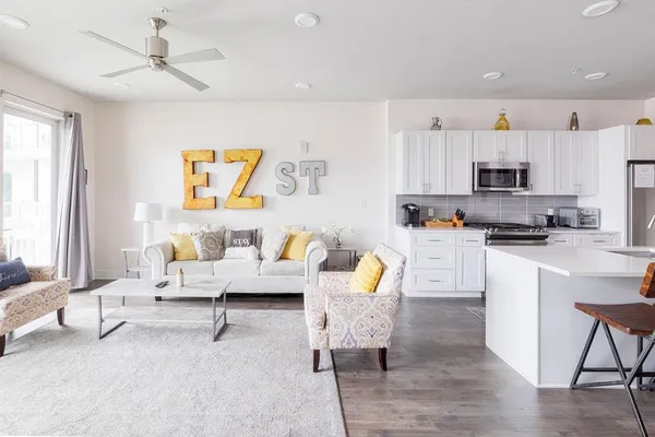 $2,100 | 900 Bartholomew Street, Unit 319, New Orleans, LA 70117