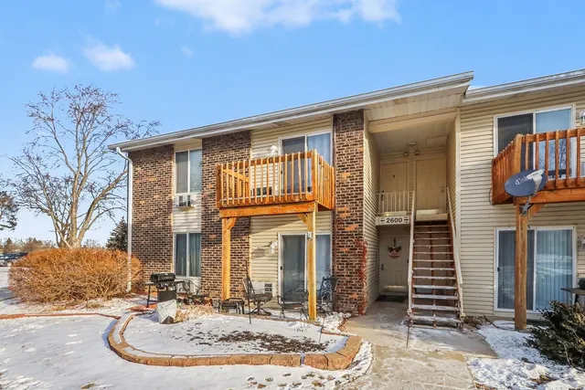 $185,000 | 2600 Light Road, Unit 207, Oswego, IL 60543