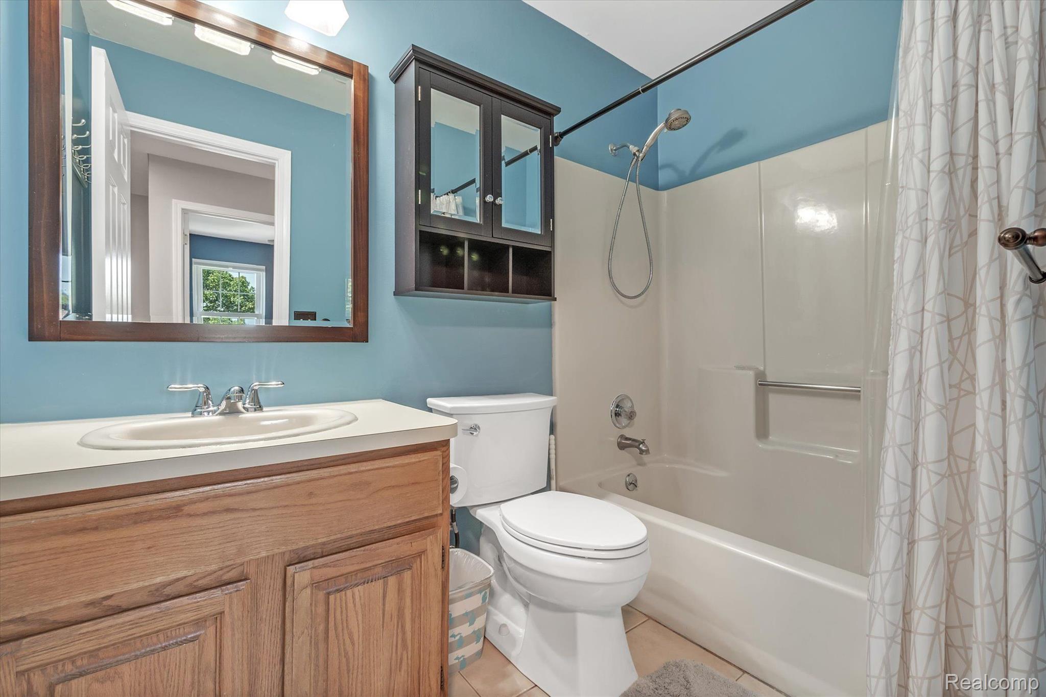 196 Parsons Lane Rochester, MI 48307 - Photo 33 of 43 Full Bathroom - 2nd Floor