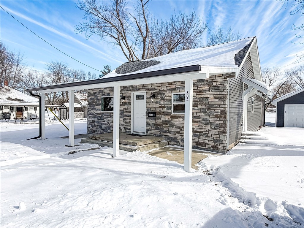804 Southwest 3rd Street Casey, IL 62420 - Photo 2 of 33