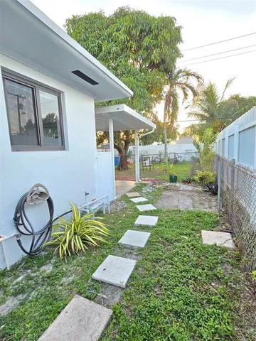 $1,500 | 5020 East 10th Avenue, Hialeah, FL 33013