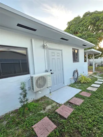 $1,500 | 5020 East 10th Avenue, Hialeah, FL 33013