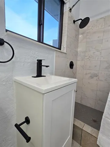 $1,500 | 5020 East 10th Avenue, Hialeah, FL 33013