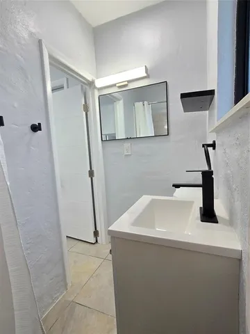 $1,500 | 5020 East 10th Avenue, Hialeah, FL 33013