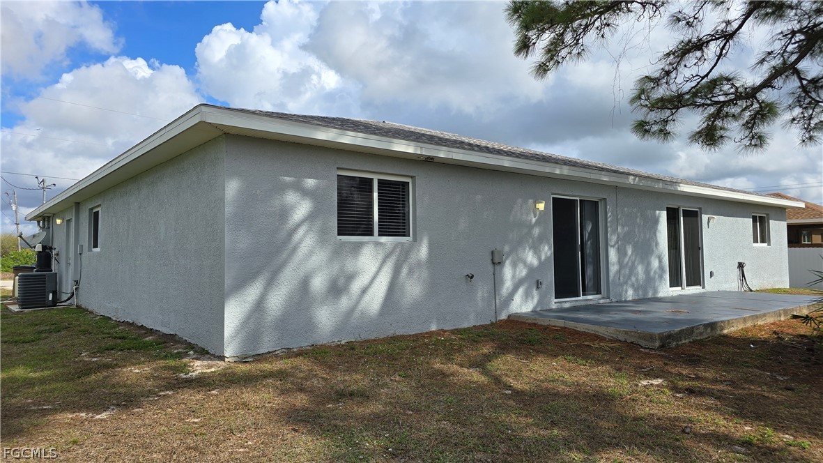 236-238 Peerless Street Lehigh Acres, FL 33974 - Photo 25 of 25 a backyard of a house