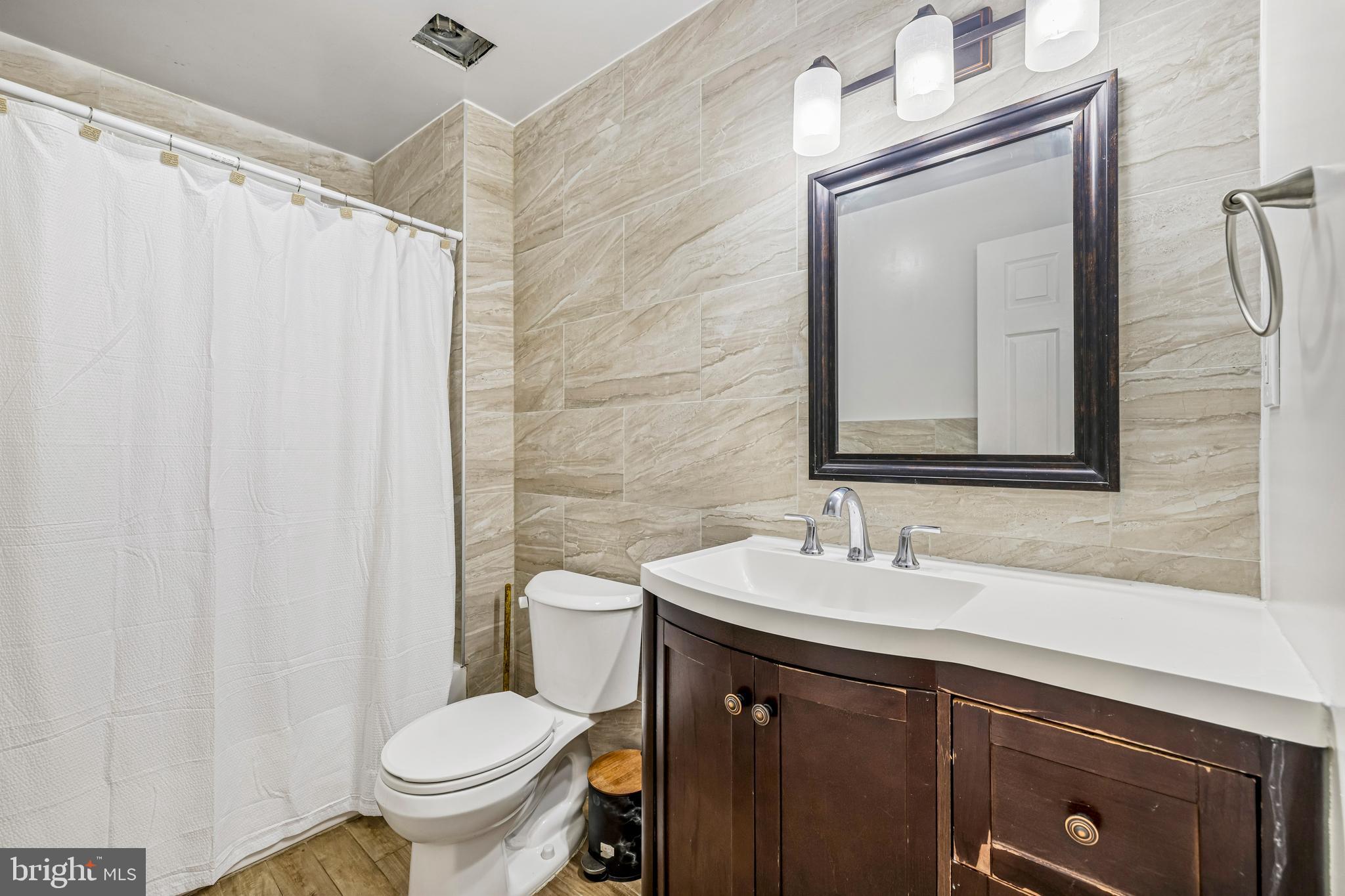 25828 Old Hundred Road Dickerson, MD 20842 - Photo 14 of 32 Bathroom
