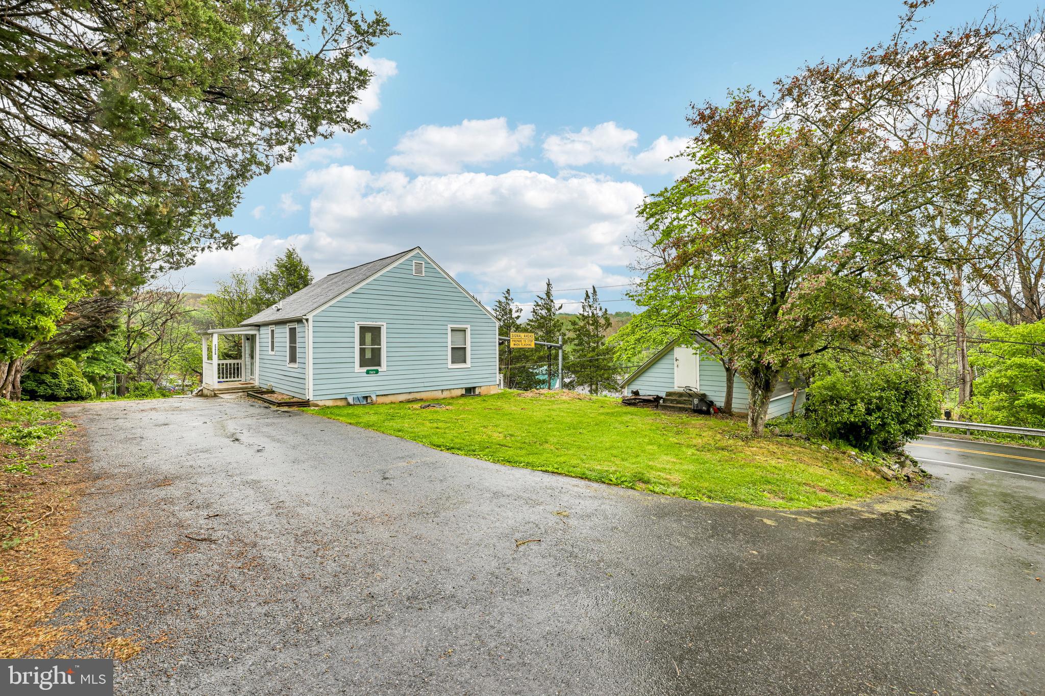 25828 Old Hundred Road Dickerson, MD 20842 - Photo 2 of 32 Driveway