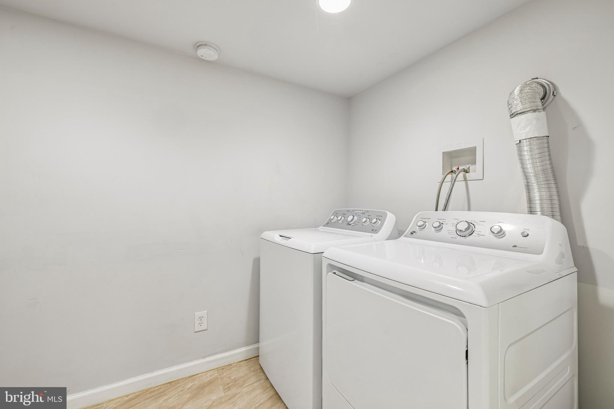 25828 Old Hundred Road Dickerson, MD 20842 - Photo 27 of 32 Laundry Room