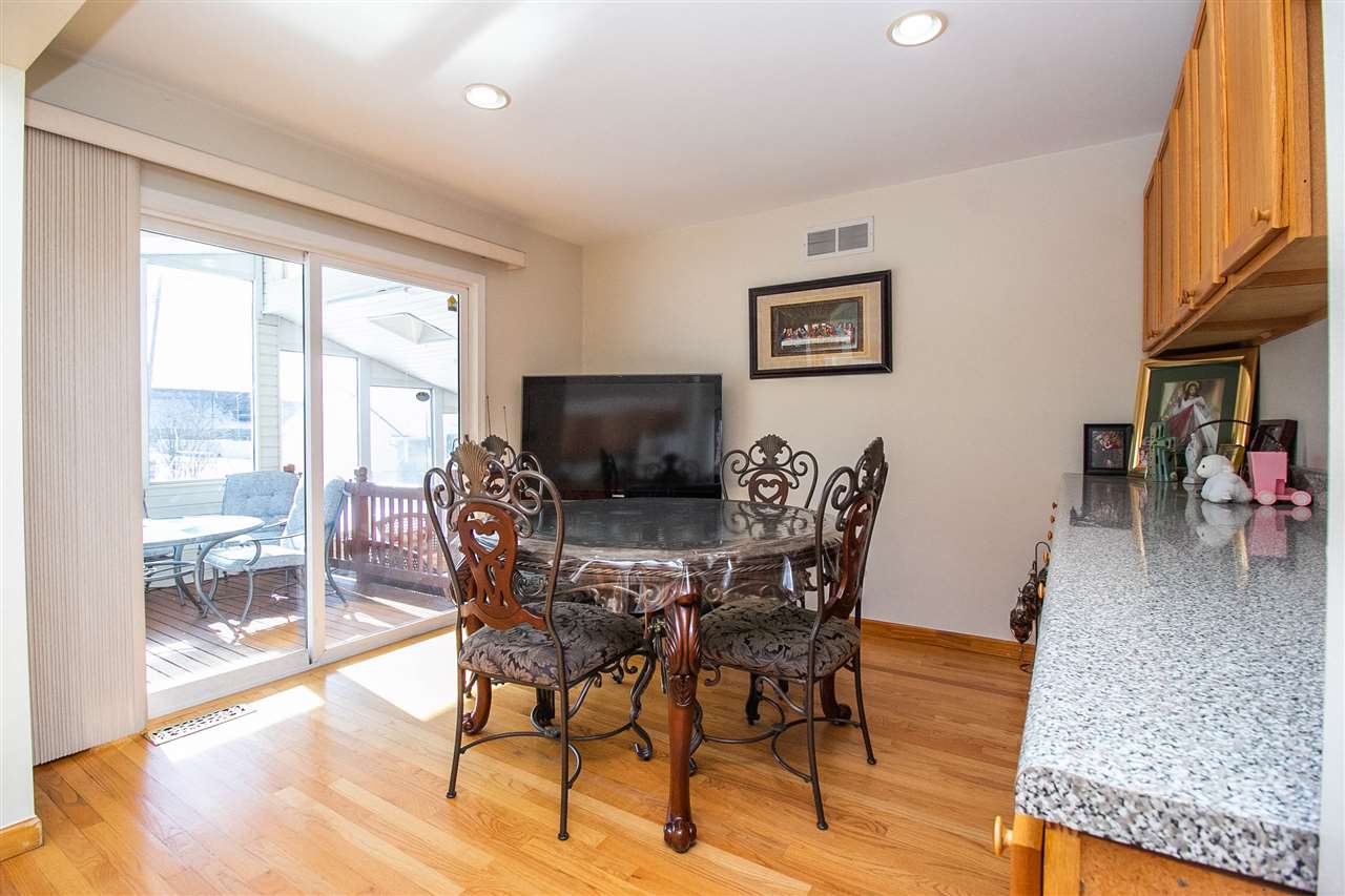 2090 Oakcrest Road Sterling Heights, MI 48310 - Photo 19 of 61 50031819-18.JPG