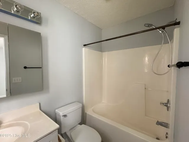 $1,995 | 117 Northwest 10th Street, Oak Island, NC 28465