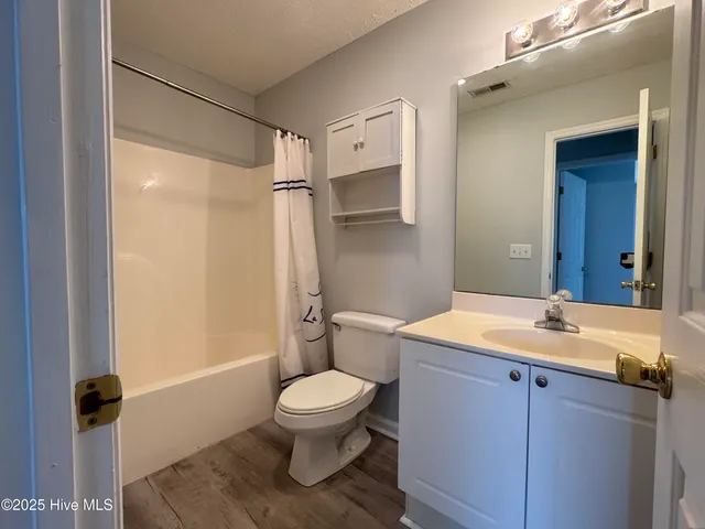 $1,995 | 117 Northwest 10th Street, Oak Island, NC 28465