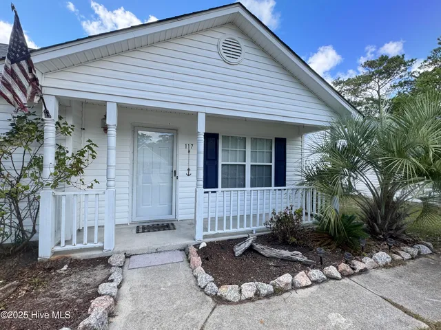 $1,995 | 117 Northwest 10th Street, Oak Island, NC 28465