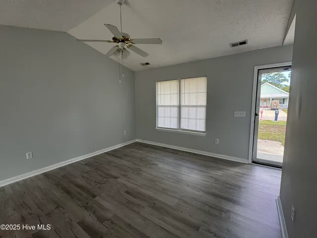 $1,995 | 117 Northwest 10th Street, Oak Island, NC 28465