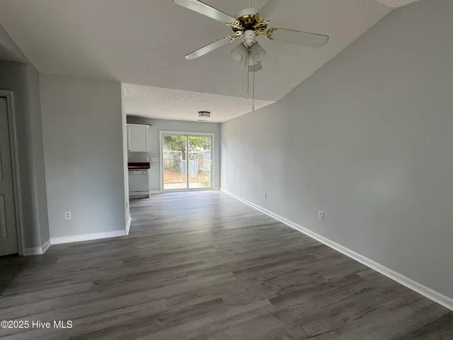 $1,995 | 117 Northwest 10th Street, Oak Island, NC 28465