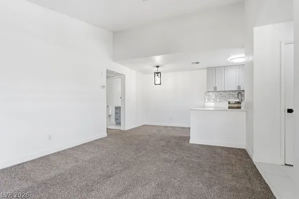 $1,250 | 5121 South Lindell Road, Unit 206, Las Vegas, NV 89118