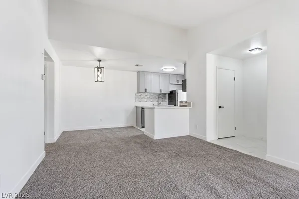 $1,250 | 5121 South Lindell Road, Unit 206, Las Vegas, NV 89118