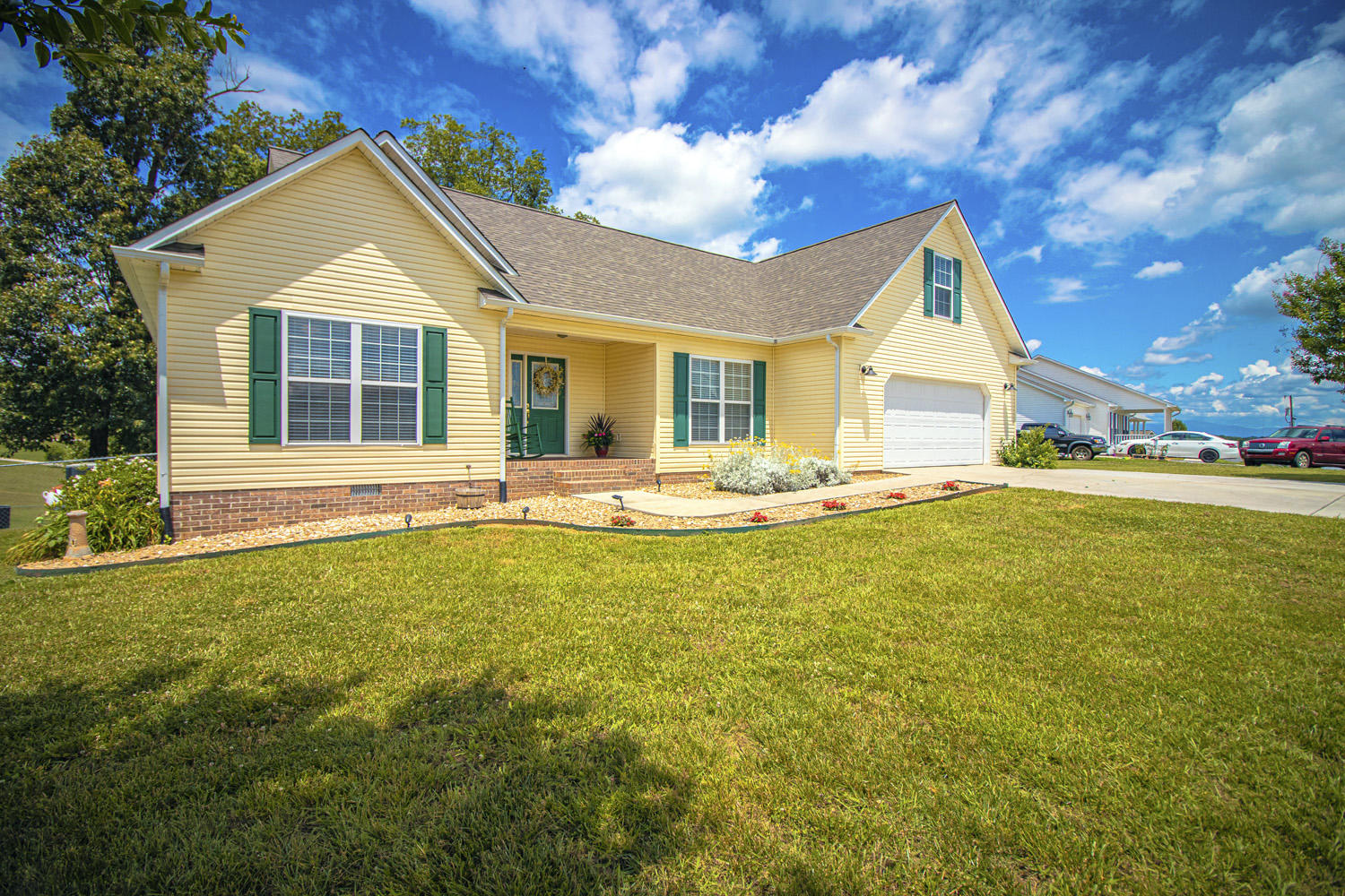 205 Timber Ridge Circle Madisonville, TN 37354 - Photo 2 of 30 205TimberRidge_02