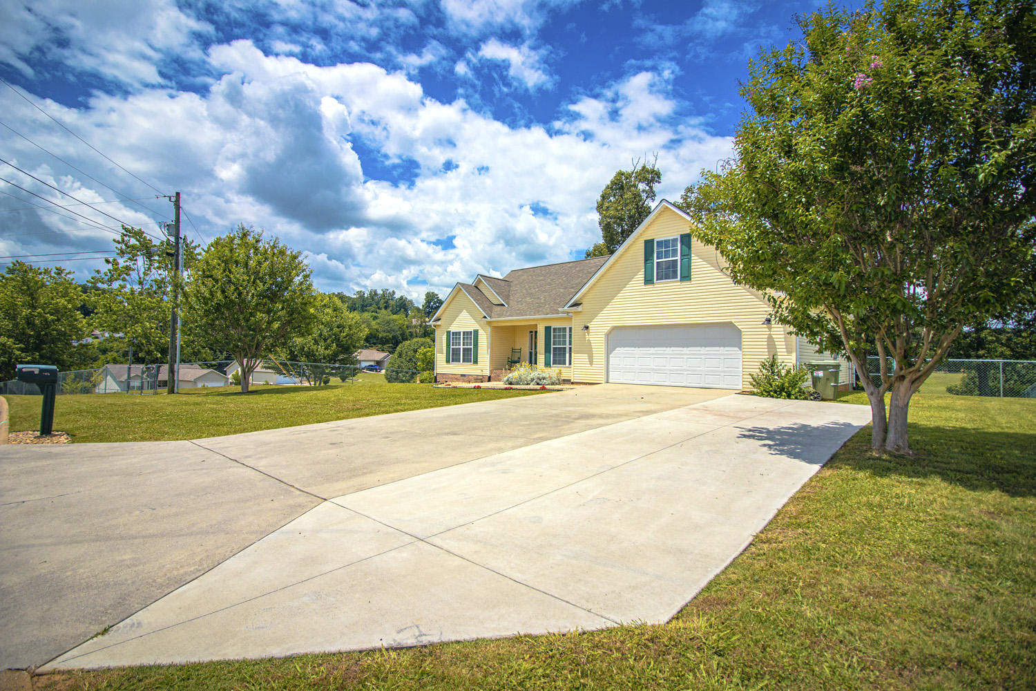 205 Timber Ridge Circle Madisonville, TN 37354 - Photo 4 of 30 205TimberRidge_05
