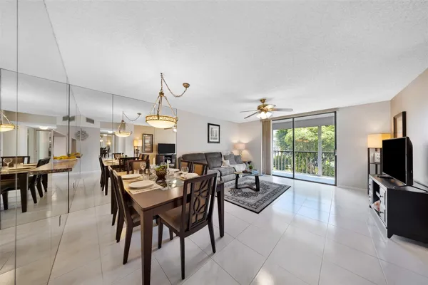 $239,000 | 5250 Las Verdes Circle, Unit 317, Delray Beach, FL 33484