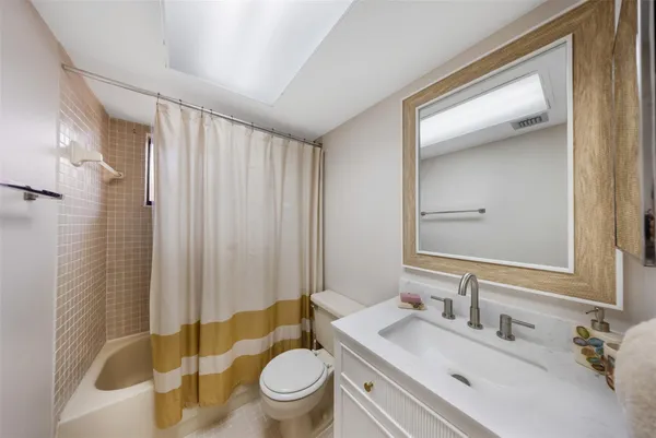 $239,000 | 5250 Las Verdes Circle, Unit 317, Delray Beach, FL 33484