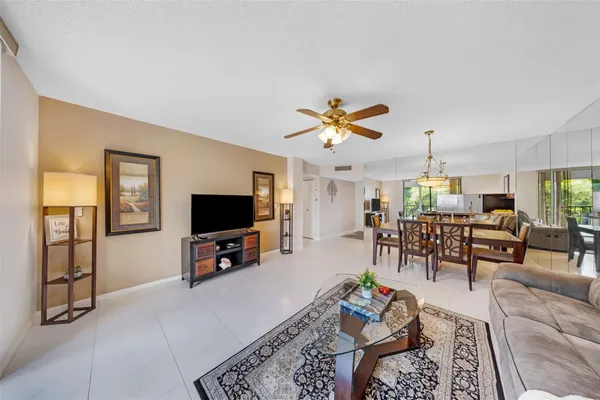 $239,000 | 5250 Las Verdes Circle, Unit 317, Delray Beach, FL 33484