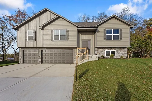 $395,000 | 1344 North Holland Court, Independence, MO 64056