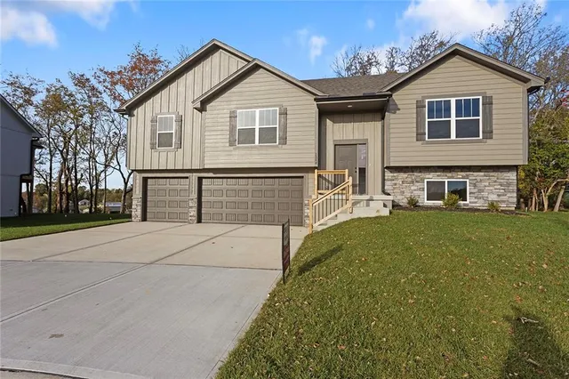 $395,000 | 1344 North Holland Court, Independence, MO 64056
