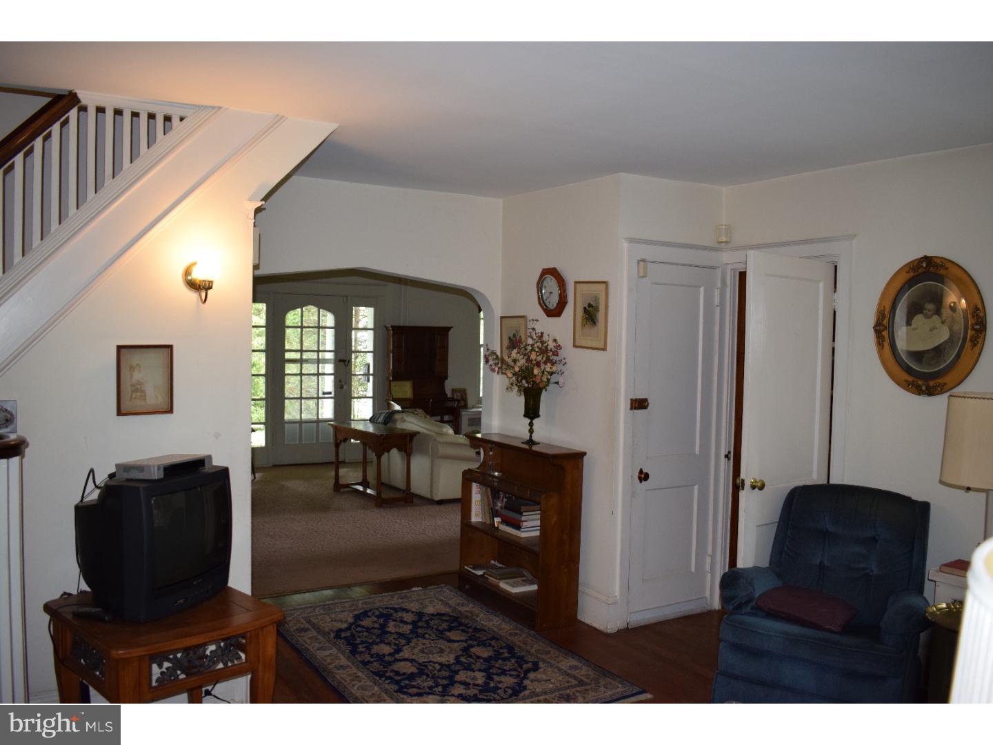 105 South Warminster Road Hatboro, PA 19040 - Photo 13 of 22 Living Room