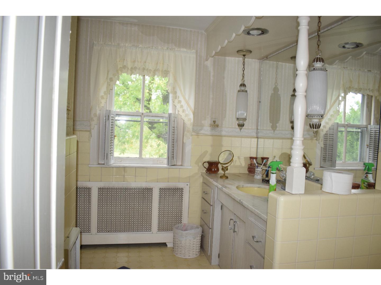 105 South Warminster Road Hatboro, PA 19040 - Photo 19 of 22 Bathroom