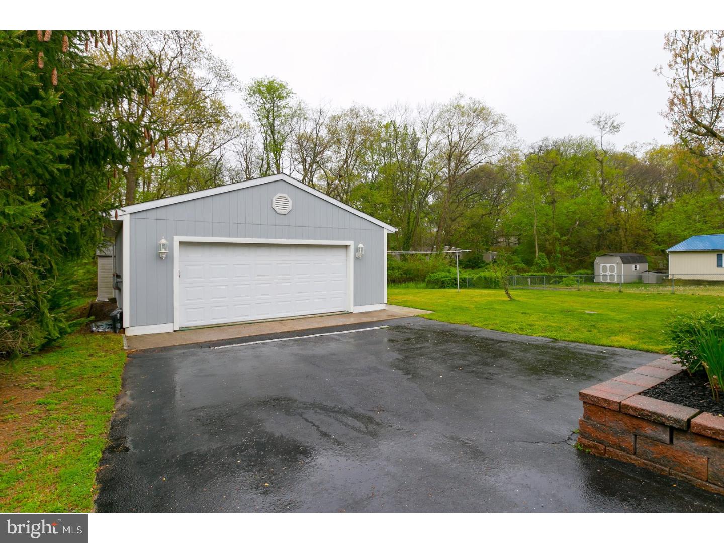 415 Magnolia Road Mount Laurel, NJ 08054 - Photo 16 of 17 Garage