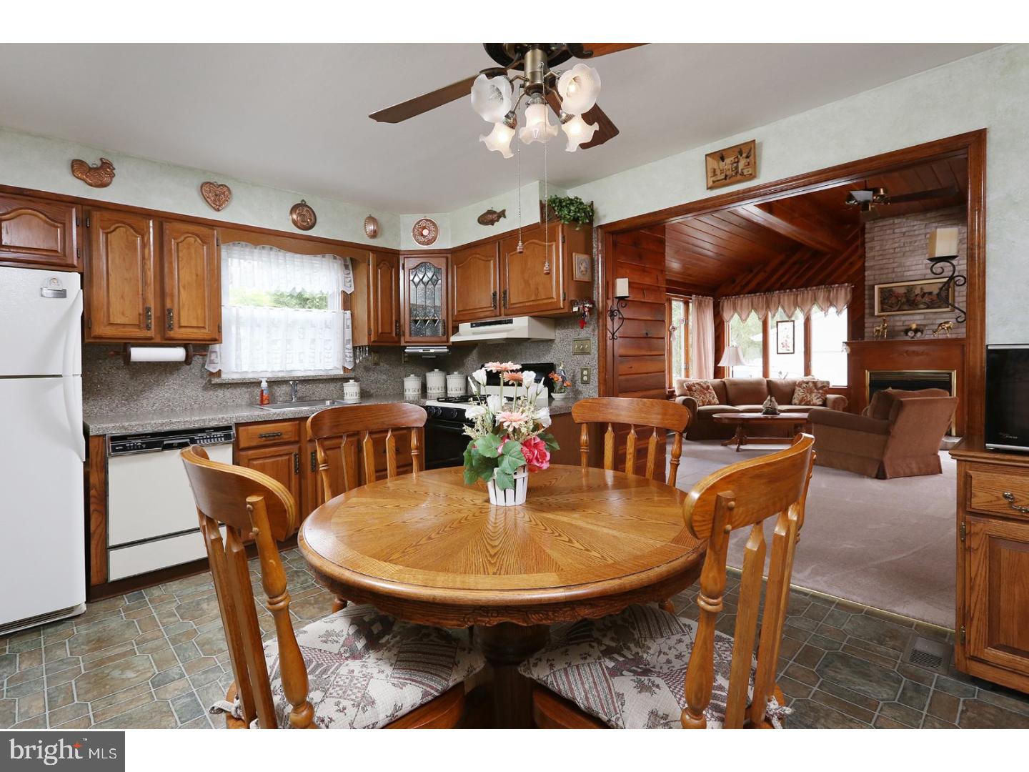 415 Magnolia Road Mount Laurel, NJ 08054 - Photo 3 of 17 Kitchen