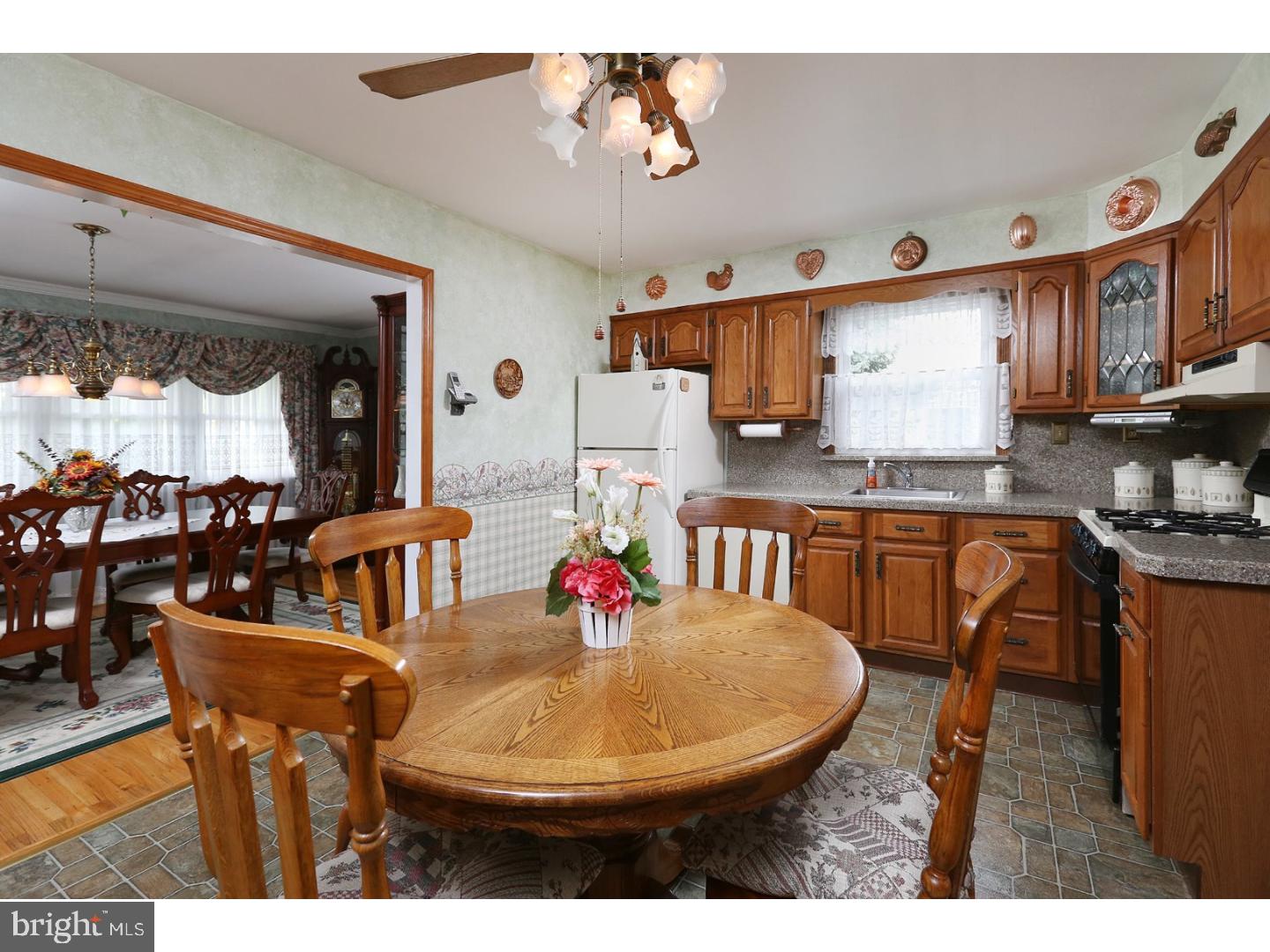 415 Magnolia Road Mount Laurel, NJ 08054 - Photo 4 of 17 Kitchen