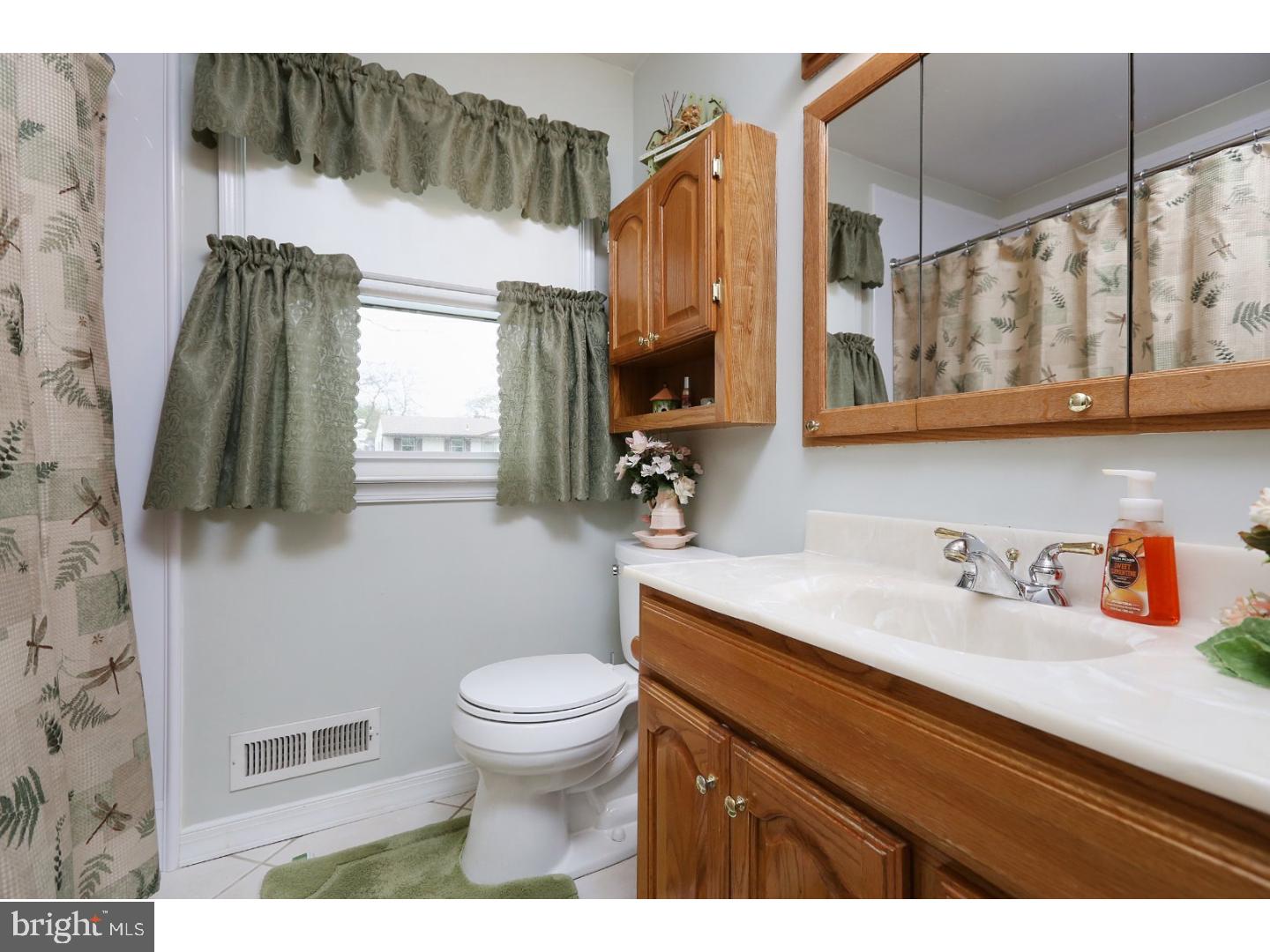 415 Magnolia Road Mount Laurel, NJ 08054 - Photo 8 of 17 Bathroom