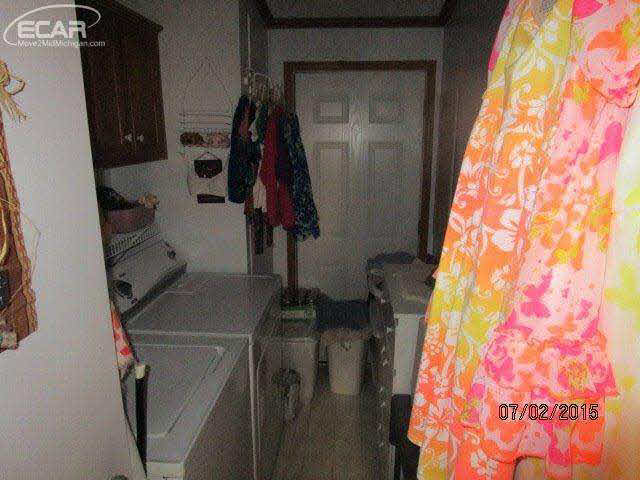 9412 Morrish Road Swartz Creek, MI 48473 - Photo 28 of 31 20443753-27.JPG