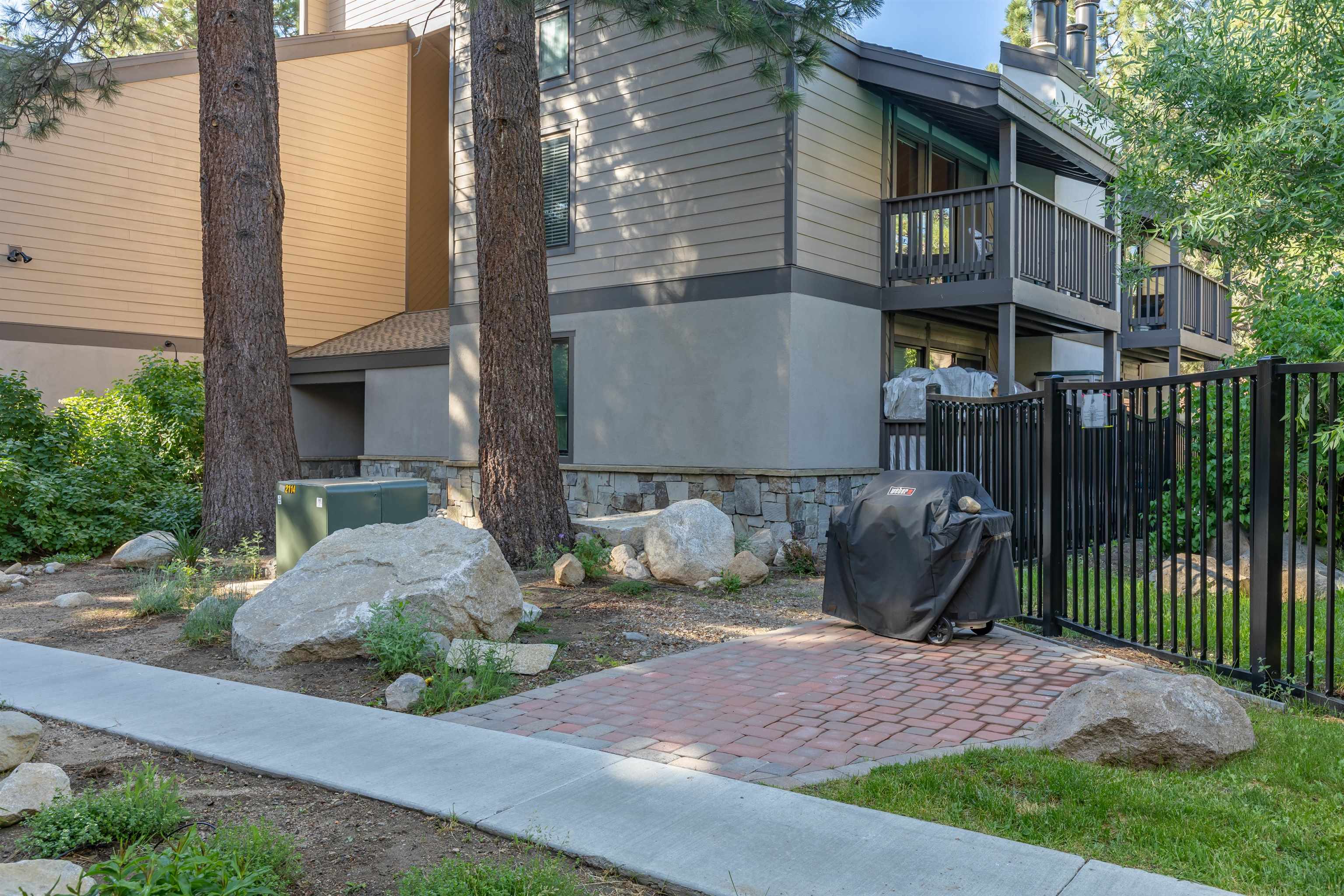 362 Old Mammoth Road, Unit 58 Mammoth Lakes, CA 93546 - Photo 20 of 26 a view of a chair and table in the patio