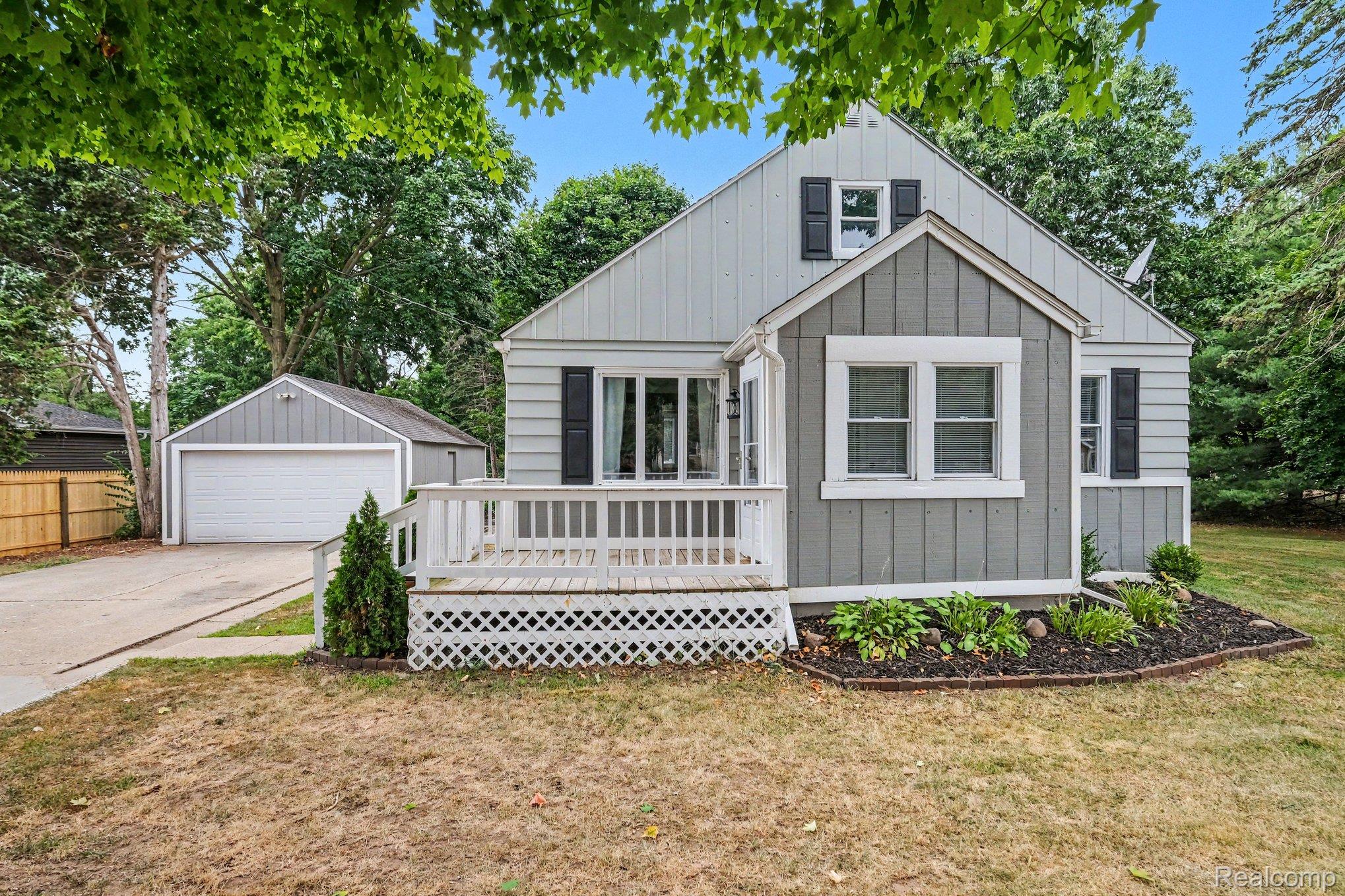 437 Deland Road Flushing, MI 48433 - Photo 1 of 27 Welcome to 437 Deland!