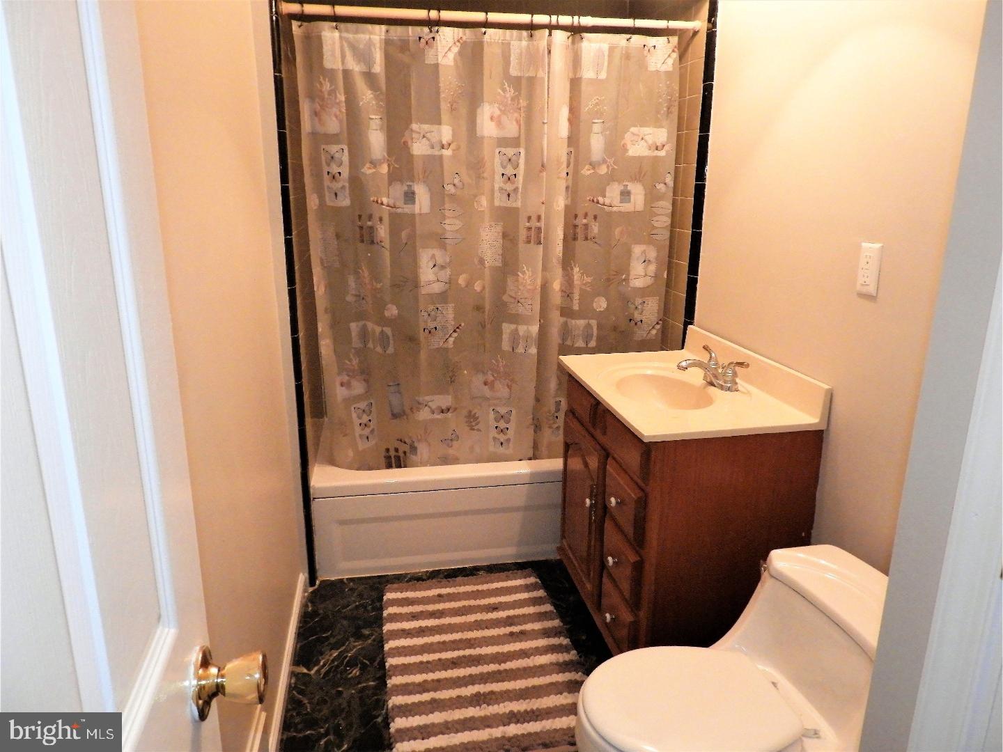 87 Higgins Avenue Clementon, NJ 08021 - Photo 13 of 24 Bathroom