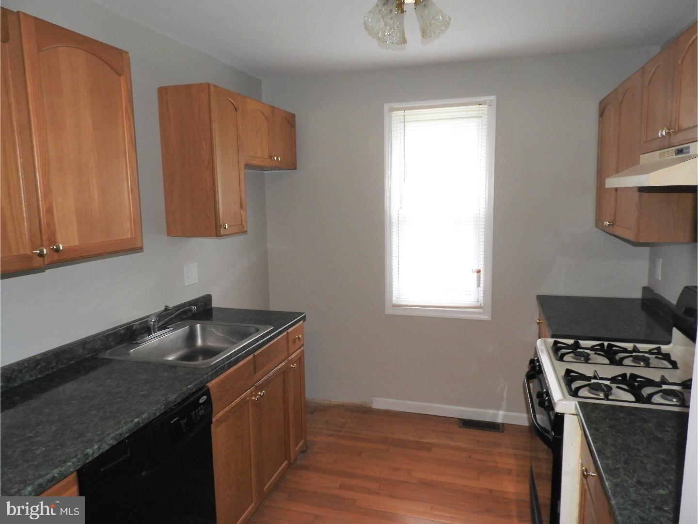 87 Higgins Avenue Clementon, NJ 08021 - Photo 14 of 24 Kitchen