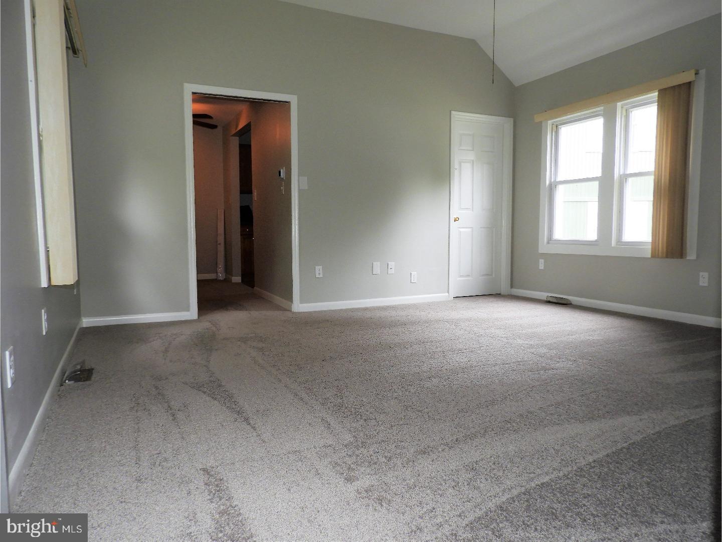87 Higgins Avenue Clementon, NJ 08021 - Photo 18 of 24 Living Room