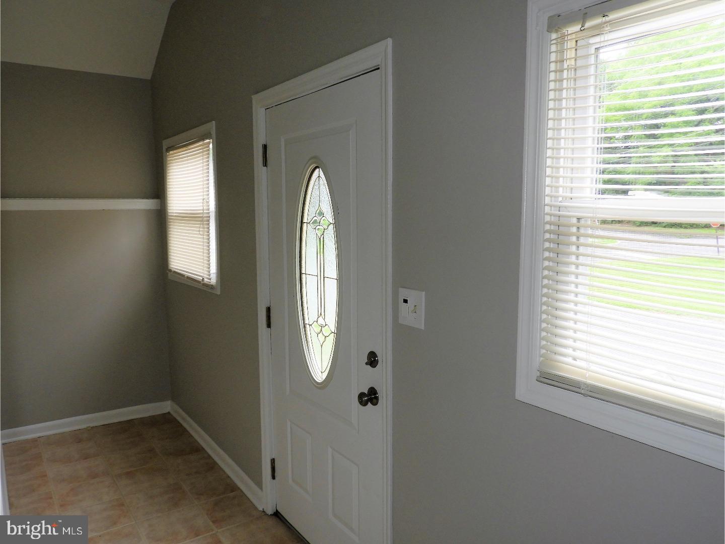 87 Higgins Avenue Clementon, NJ 08021 - Photo 19 of 24 Foyer