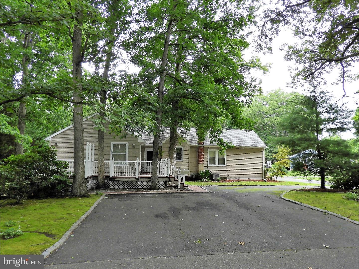 87 Higgins Avenue Clementon, NJ 08021 - Photo 6 of 24 Driveway