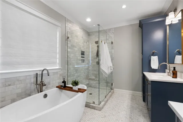 $929,999 | 613 Aqua View Drive, Seneca, SC 29672