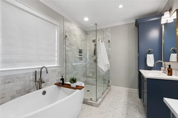 $914,500 | 613 Aqua View Drive, Seneca, SC 29672