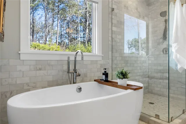 $929,999 | 613 Aqua View Drive, Seneca, SC 29672