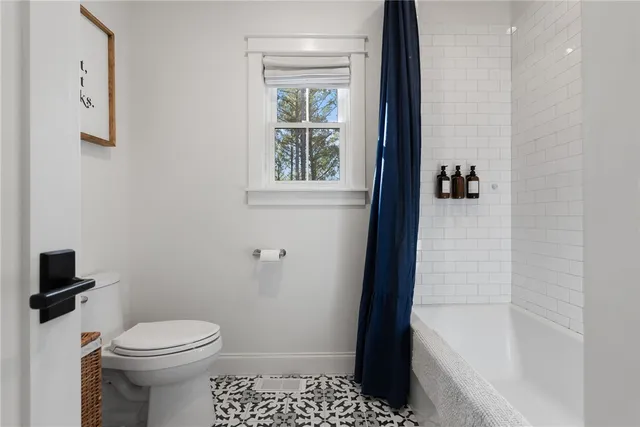 $929,999 | 613 Aqua View Drive, Seneca, SC 29672