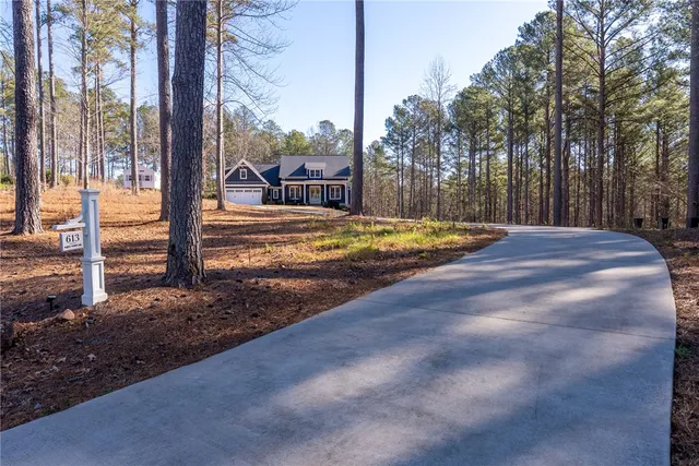 $929,999 | 613 Aqua View Drive, Seneca, SC 29672