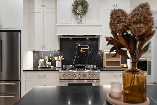 $914,500 | 613 Aqua View Drive, Seneca, SC 29672