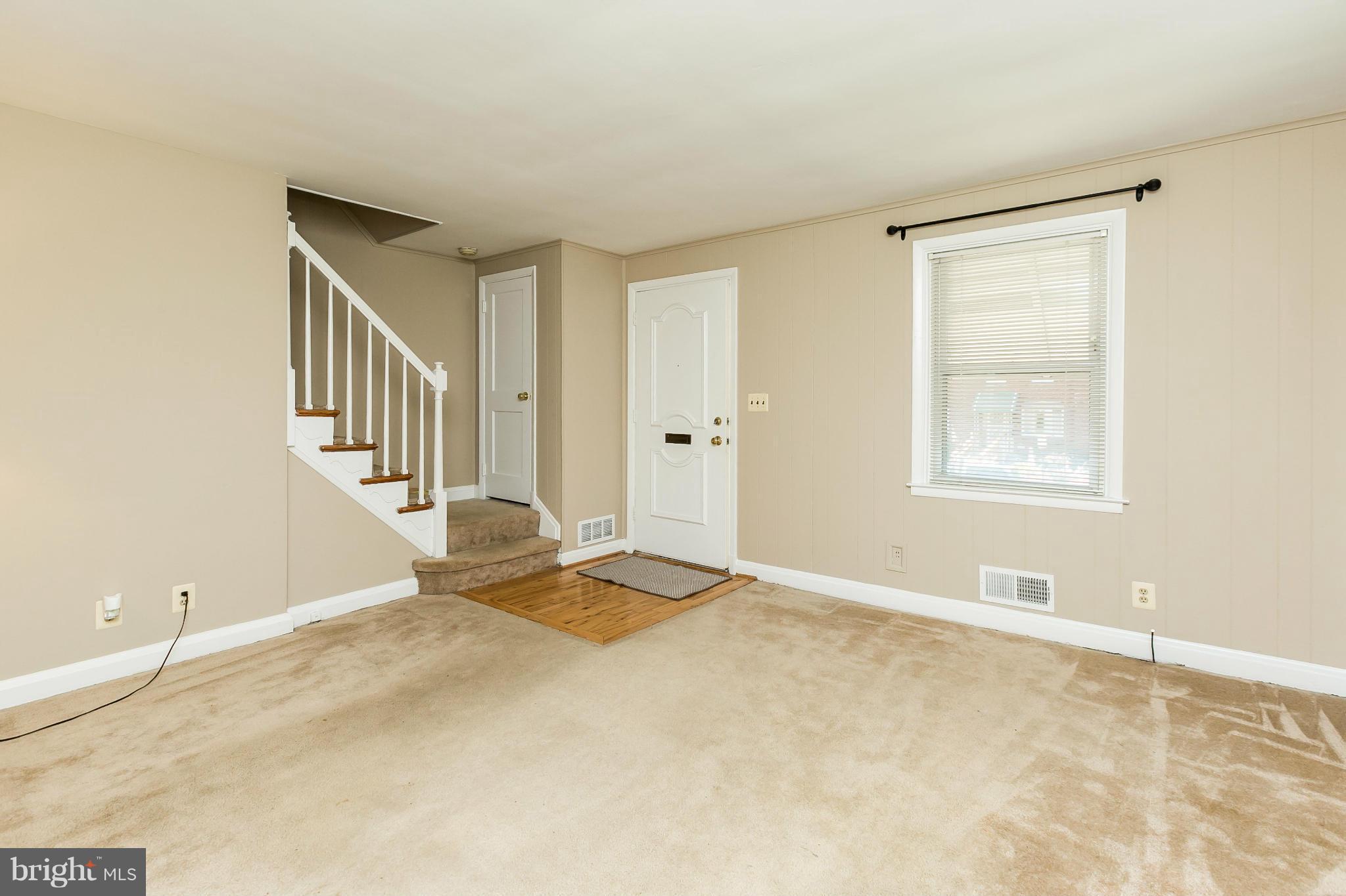 8620 Oak Road Baltimore, MD 21234 - Photo 2 of 28 Living Room