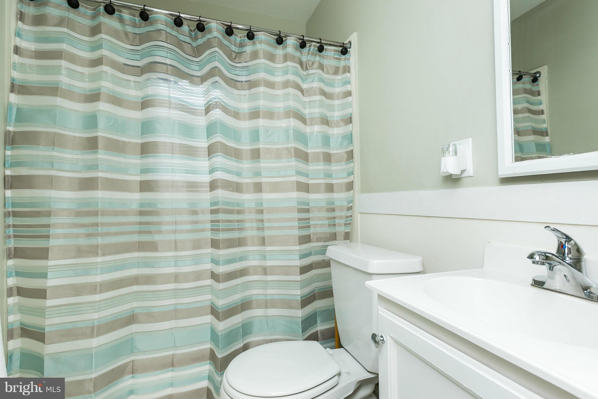 8620 Oak Road Baltimore, MD 21234 - Photo 18 of 28 Bath